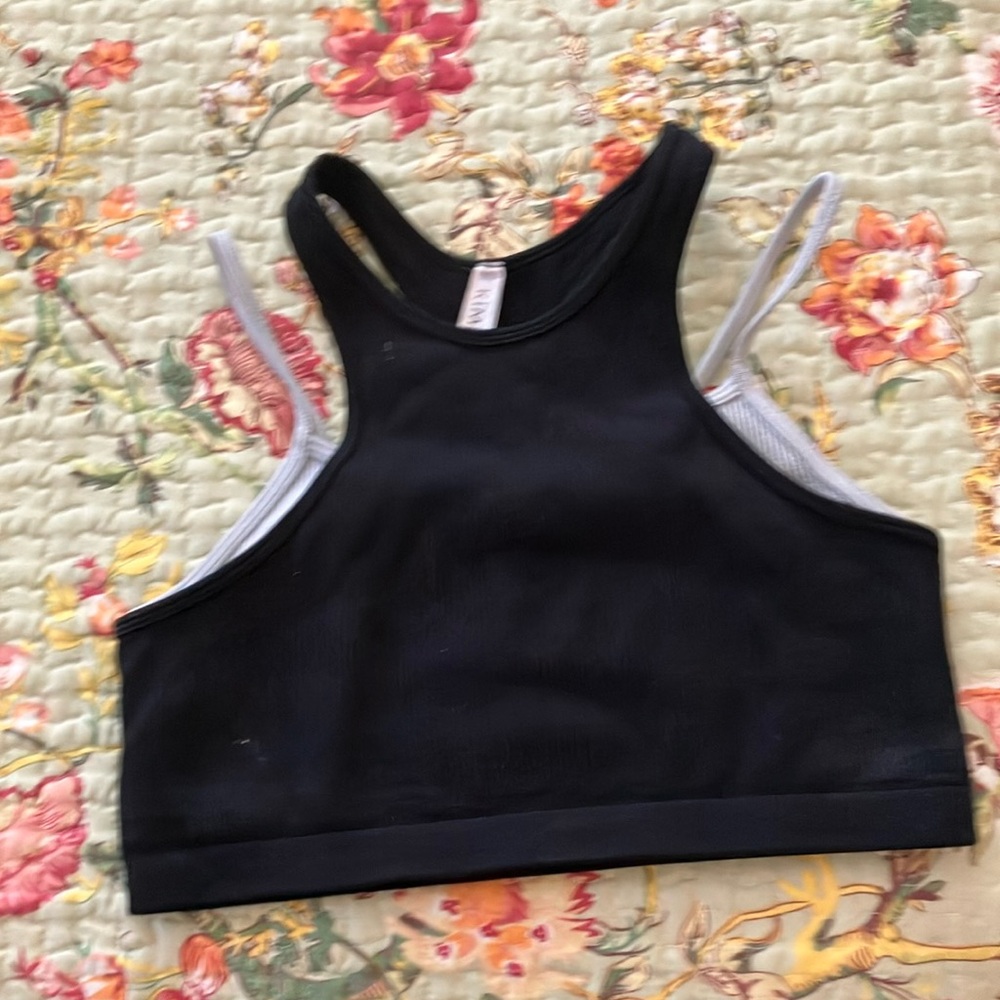 Chic Black and Gray Ribbed Sports Bra